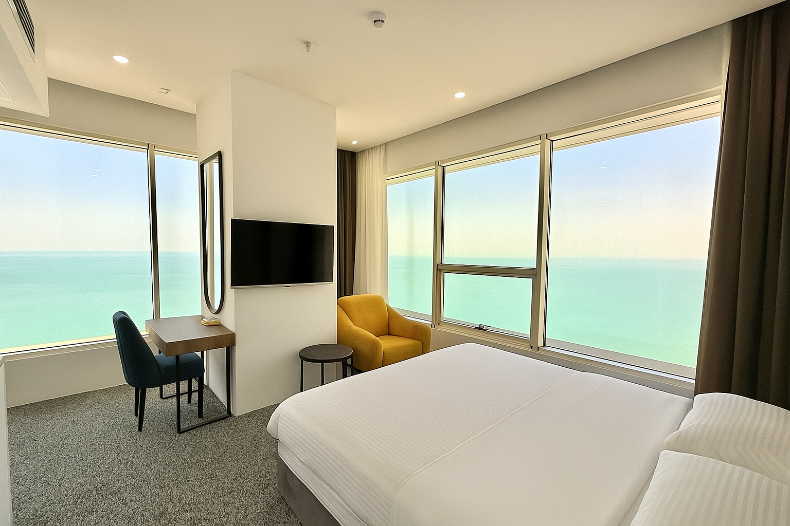 تالار جلسات و مراسم خصوصی هتل بزرگ خورشید - نمای میز جلسه