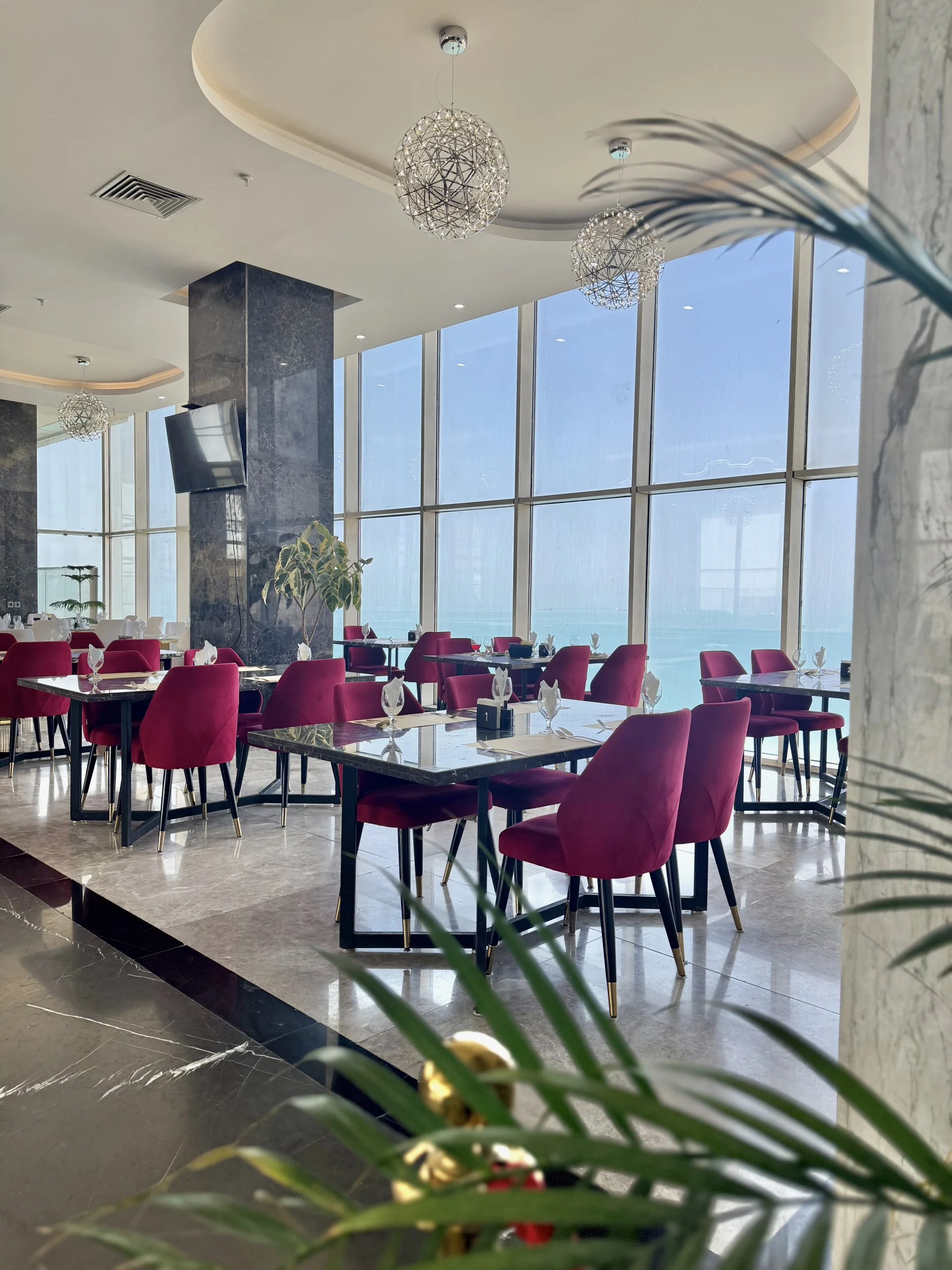 رستوران هتل خورشید